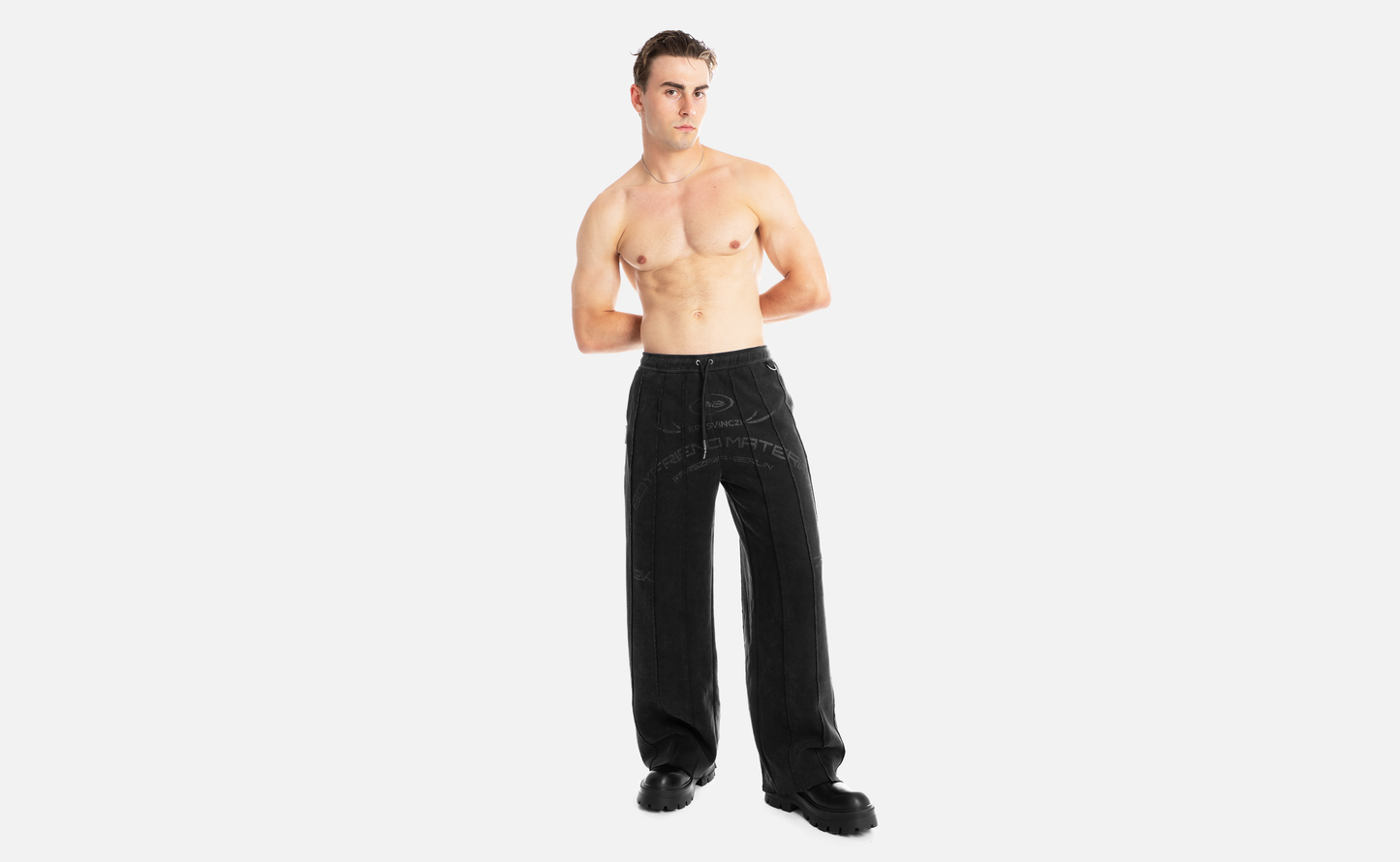 BOYFRIEND MATERIAL JOGGER